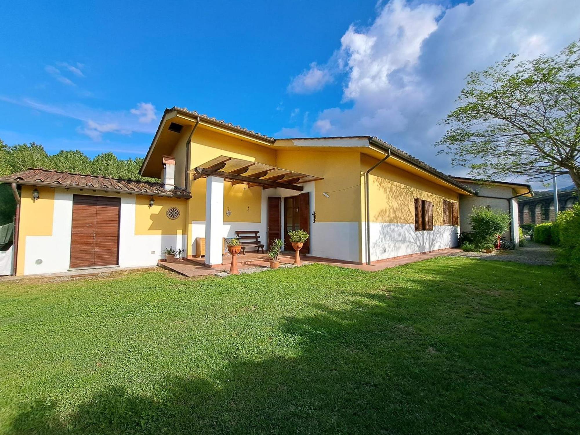 Residence Villa Ungaretti Лука Екстериор снимка